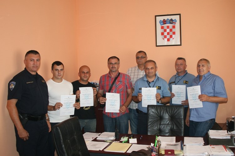 Slika pu_vs/O nama-fotke/Nagrađeni policajci/nagradeni policajci.jpg